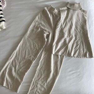 Women's Cream Sleeveless Set Warm